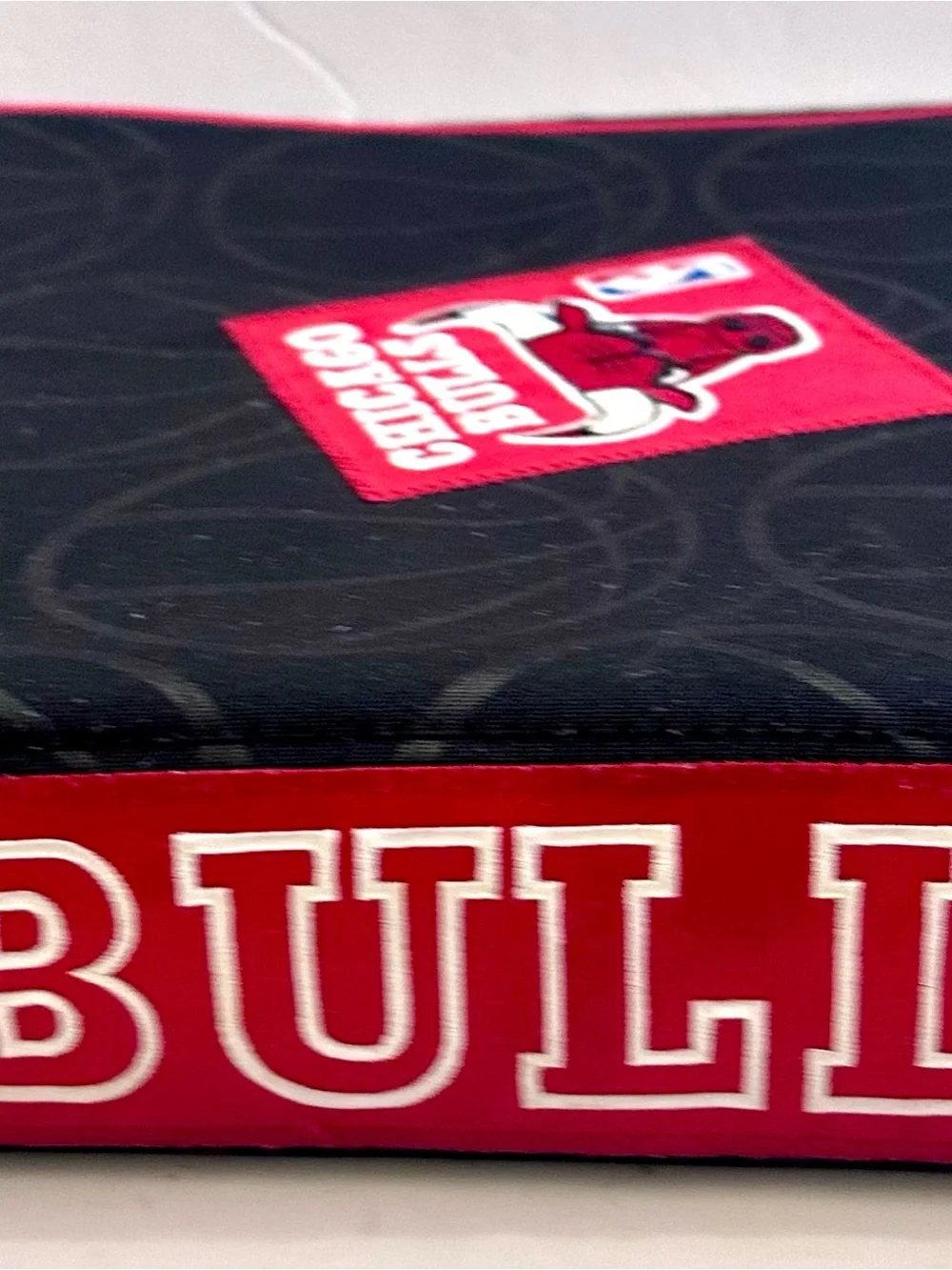 Vintage Chicago Bulls Zippered Binder Cover in Black and Red - NBA